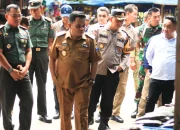Pastikan Stok Kebutuhan Bahan Pokok Stabil di Bulan Ramadhan, Pj Bupati Sidak Pasar Karisa