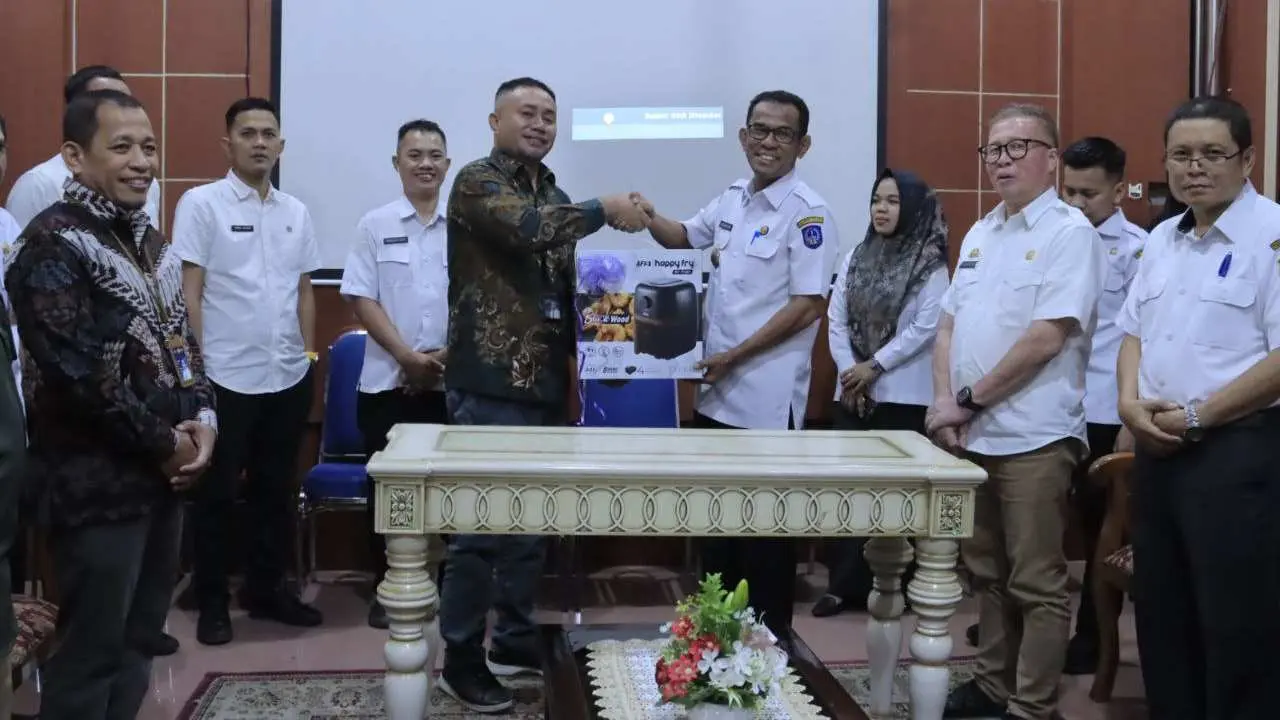 Tingkatkan PAD, Pj Bupati Takalar Teken MoU dengan PLN tentang PBJT