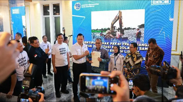 Pemkot Makassar Terima Sertifikat Elektronik Senilai Rp3 Triliun dari Menteri AHY