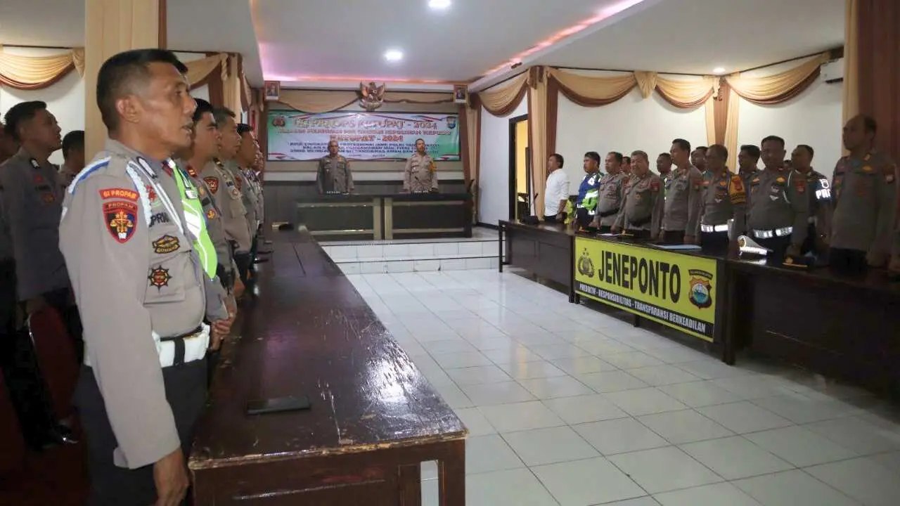 Kapolres AKBP Budi Hidayat Pimpin Latihan Pra Operasi Ketupat Lipu 2024 di Jajaran Polres Jeneponto 2 Kapolres AKBP Budi Hidayat Pimpin Latihan Pra Operasi Ketupat Lipu 2024 di Jajaran Polres Jeneponto