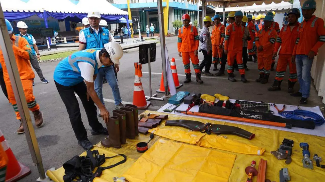 Pastikan Kesiapan Petugas, PLN Gelar Apel Siaga Kelistrikan Idul Fitri 1445 H 2 Pastikan Kesiapan Petugas, PLN Gelar Apel Siaga Kelistrikan Idul Fitri 1445 H