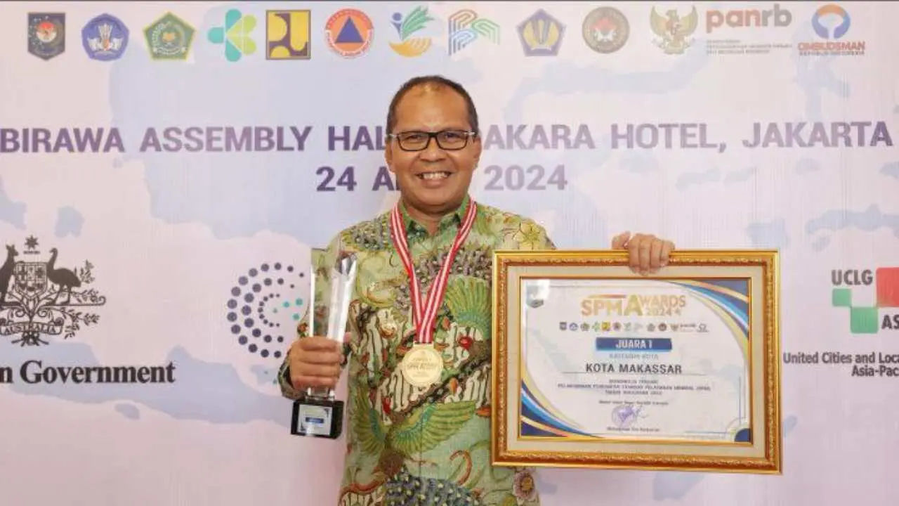 Keren! Pemkot Makassar Raih Penghargaan Standar Pelayanan Minimal SPM Awards 2024