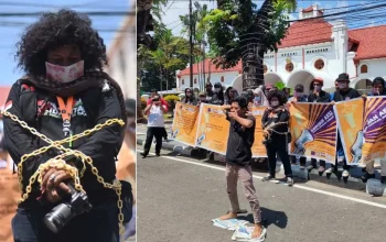 Koalisi Advokasi Jurnalis Sulsel Gelar Aksi Damai depan PN Makassar 9 Koalisi Advokasi Jurnalis Sulsel Gelar Aksi Damai depan PN Makassar