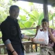 Ada Lansia Sebatang Kara di Manongkoki, Pj Bupati Takalar Perintahkan Kabag Prokopim Serahkan Bantuan