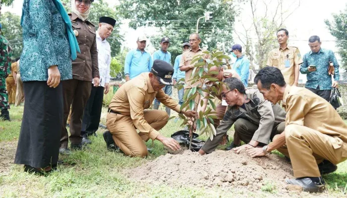 Hari Bumi, Pj Bupati Takalar-Forkopimda Tanam Pohon Serentak & Kampanye Peduli Stunting