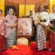 Didampingi Pj Ketua TP PKK Sulsel, Dewan Adat Saoraja Bone Anugerahi Pj Gubernur Bahtiar Gelar Adat Daeng Mappuji