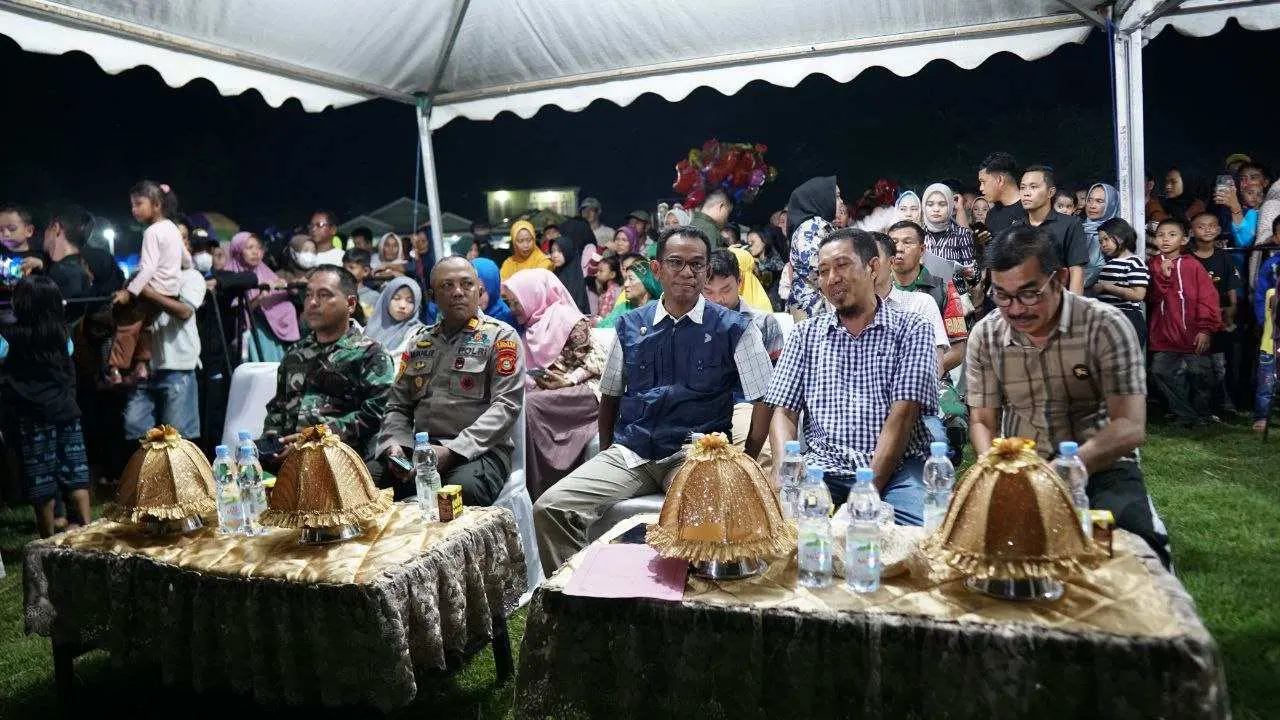 Pererat Silaturahmi dengan Masyarakat, Pj Bupati Buka Semarak Desa Literasi Digital di Galesong Selatan 3 Pererat Silaturahmi dengan Masyarakat, Pj Bupati Buka Semarak Desa Literasi Digital di Galesong Selatan