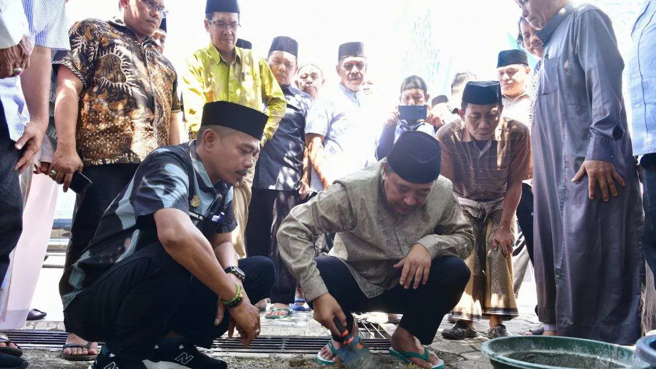 Pj Gubernur Sulsel Peletakan Batu Pertama Pembangunan Menara Masjid Nurul Ilmi Himal SMPPSMADAGA Bone