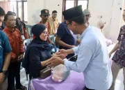 Jelang Idul Fitri, Masyarakat Miskin Ekstrem dapat Paket Sembako dari Pj Bupati dan Pj Ketua PKK Takalar