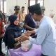 Jelang Idul Fitri, Masyarakat Miskin Ekstrem dapat Paket Sembako dari Pj Bupati dan Pj. Ketua PKK Takalar