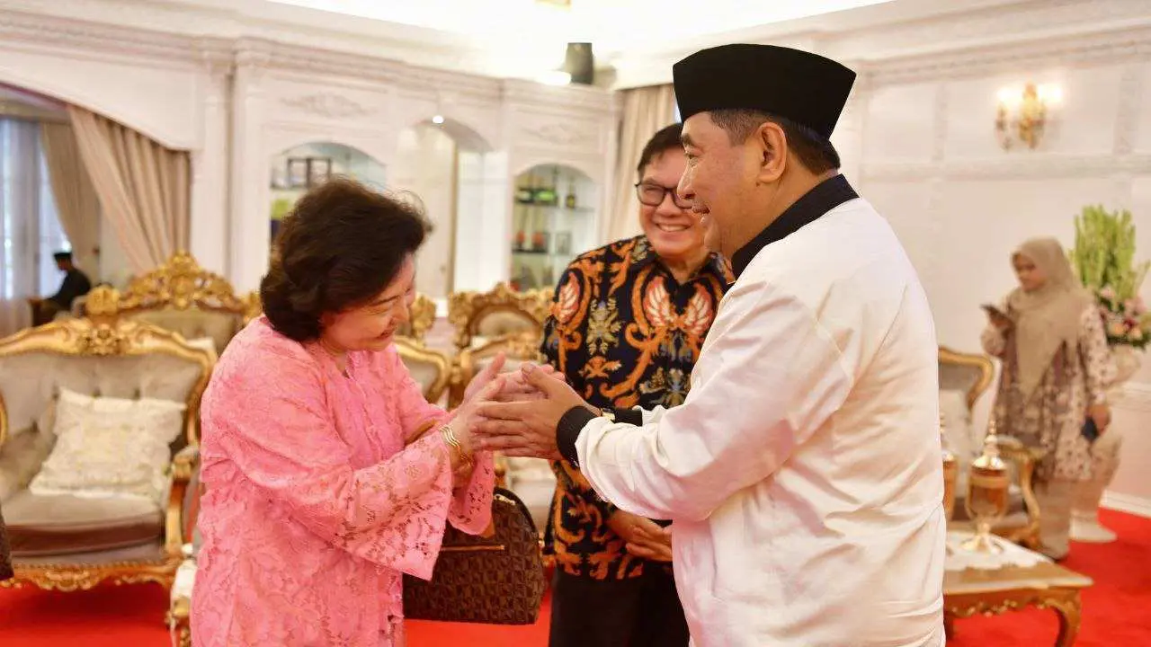 Hingga Malam, Warga Terus Berdatangan ke Open House Lebaran Pj Gubernur Sulsel