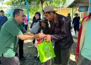 Sekolah Islam Athirah Bukit Baruga Bagikan 1147 Paket Sembako ke Duafa