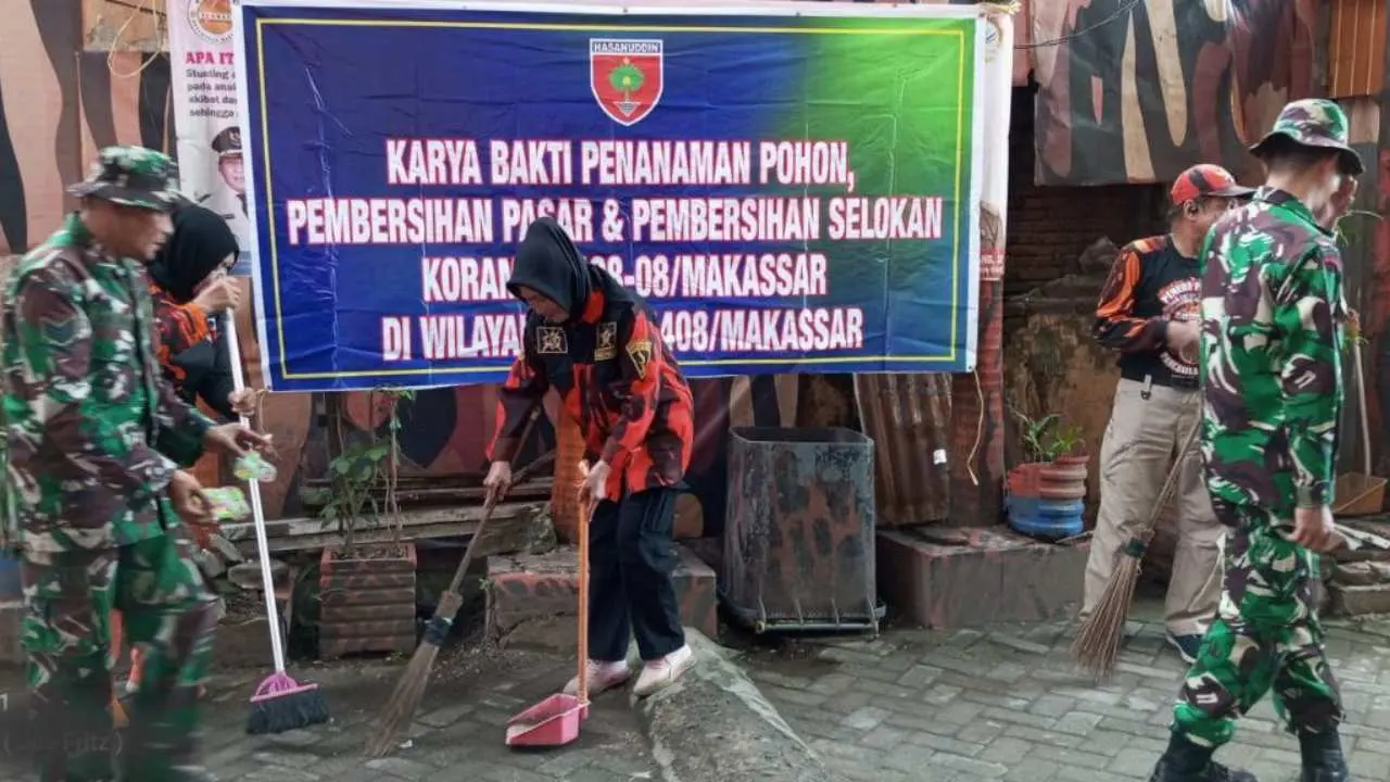Koramil Makassar Gelar Karya Bakti Bersama Srikandi Pemuda Pancasila