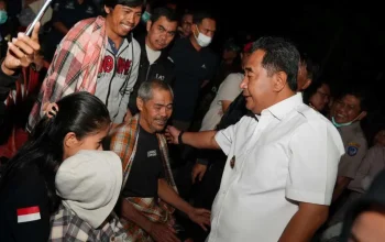 Tana Toraja Berduka, Pj Gubernur Bahtiar Kunjungi Korban dan Serahkan Bantuan 8 Tana Toraja Berduka, Pj Gubernur Bahtiar Kunjungi Korban dan Serahkan Bantuan