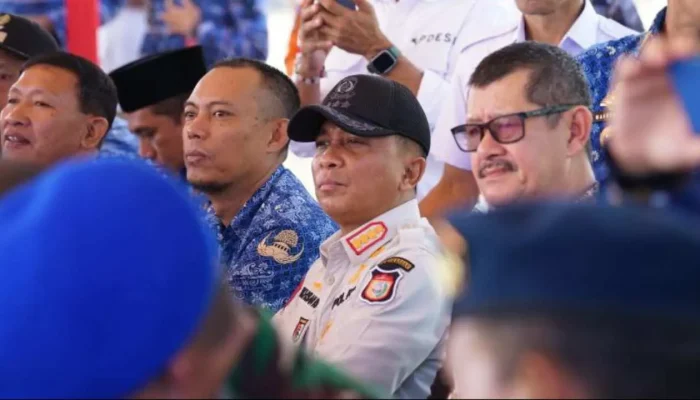 Plt Kasatpol Makassar dampingi Wali Kota hadiri Sertijab Pangdivif-3