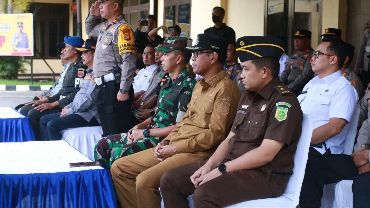 Pj Bupati Setiawan hadiri Apel Gelar Pasukan Operasi Ketupat 2024 2 Pj Bupati Setiawan hadiri Apel Gelar Pasukan Operasi Ketupat 2024