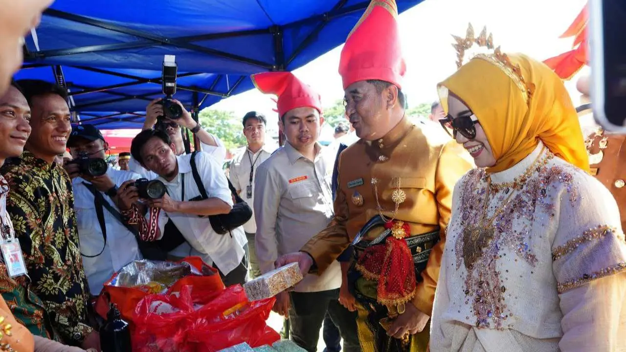 Pj Ketua TP PKK-Pj Gubernur Sulsel Tinjau GPM & Serahkan Bantuan di HUT Jeneponto Ke-161 2 Pj Ketua TP PKK-Pj Gubernur Sulsel Tinjau GPM & Serahkan Bantuan di HUT Jeneponto Ke-161