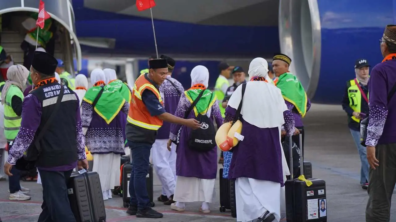 Pertamina Pastikan Ketersediaan Avtur untuk Penerbangan Haji 2024 dari Bandara Internasional Sultan Hasanuddin 2 Pertamina Pastikan Ketersediaan Avtur untuk Penerbangan Haji 2024 dari Bandara Internasional Sultan Hasanuddin