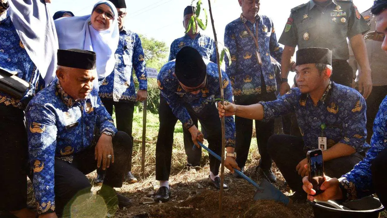 Pj Gubernur Prof Zudan Canangkan Gerakan Sulsel Menanam, Satu Pohon Tiap KK