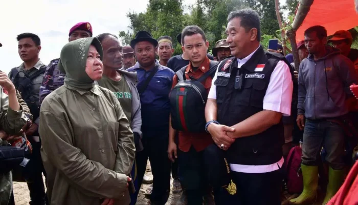 Mensos Risma Puji Penanganan Bencana Banjir-Longsor di Sulsel