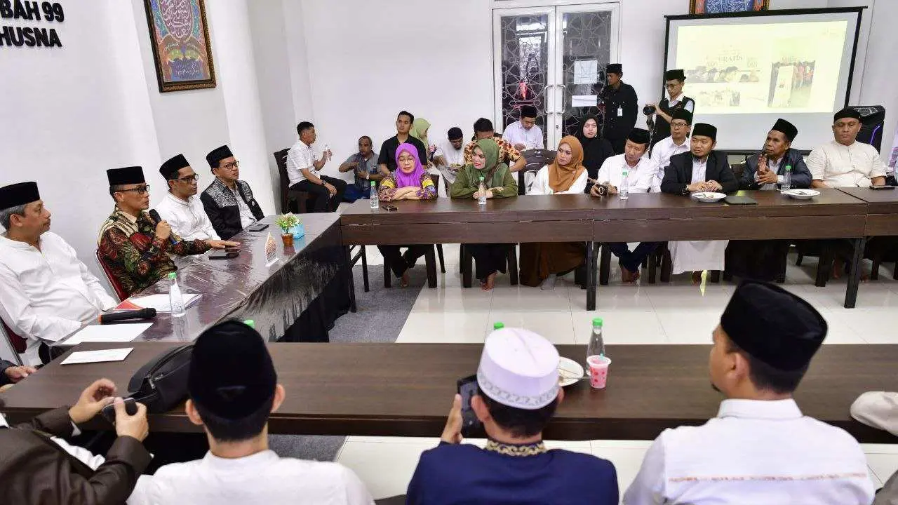 Pengurus dan Jemaah Masjid 99 Kubah Sampaikan Harapan untuk Pj Gubernur Prof Zudan 2 Pengurus dan Jemaah Masjid 99 Kubah Sampaikan Harapan untuk Pj Gubernur Prof Zudan