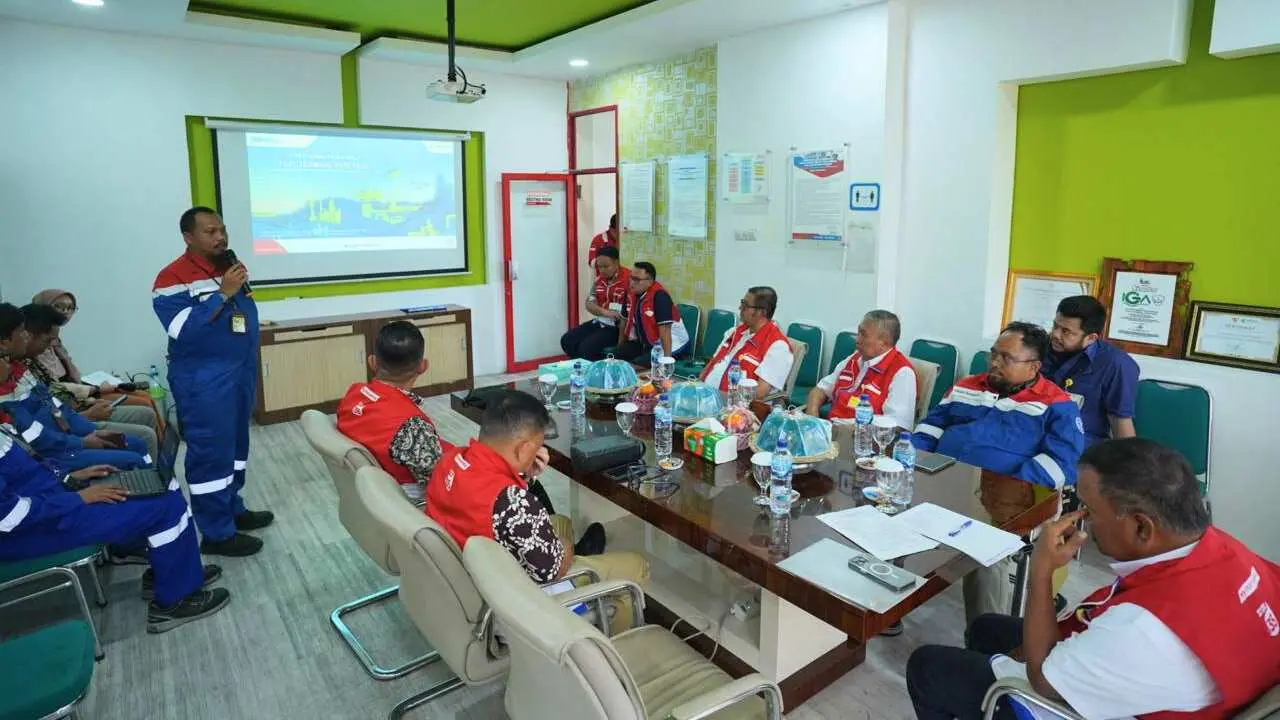 Komisaris Utama Pertamina Patra Niaga, Cek Langsung Unit Operasi di Sulsel 2 Komisaris Utama Pertamina Patra Niaga, Cek Langsung Unit Operasi di Sulsel