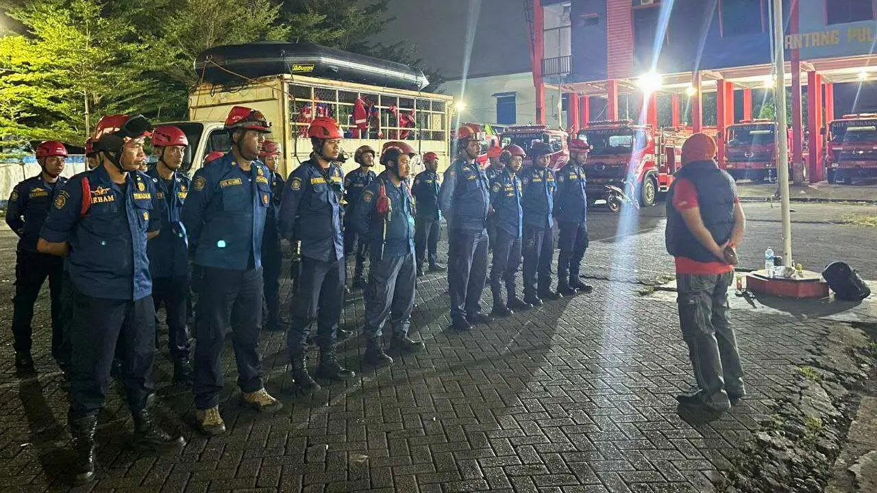 Peduli Korban Bencana, DamKarMat Makassar Kirim Bantuan Terdampak Bencana di Sulsel