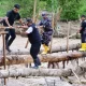Lewati Titian Bambu di Tengah Deras Arus Sungai, Pj Gubernur Bahtiar Temui Warga Korban Bencana di Latimojong-Bajo Barat
