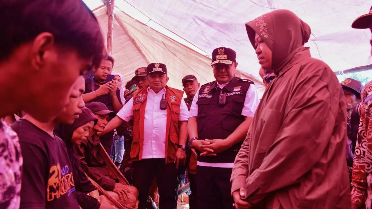 Mensos Risma Puji Penanganan Bencana Banjir-Longsor di Sulsel 2 Mensos Risma Puji Penanganan Bencana Banjir-Longsor di Sulsel