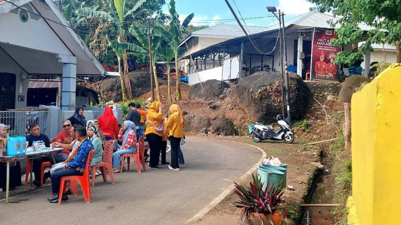 Kerja Bakti Persiapan Lomba Tingkat Kelurahan, Kesbangpol Makassar Harap Dukungan Masyarakat