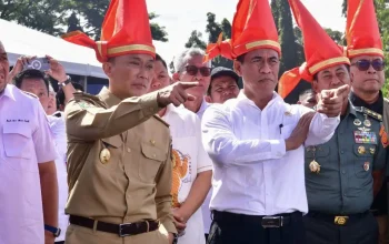 Mentan Amran Serahkan Bantuan Pertanian Senilai Rp 410 Miliar di Sulsel 7 Mentan Amran Serahkan Bantuan Pertanian Senilai Rp 410 Miliar di Sulsel