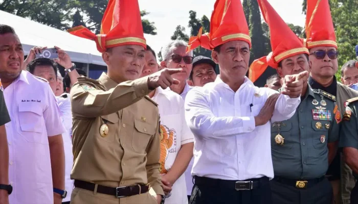 Mentan Amran Serahkan Bantuan Pertanian Senilai Rp 410 Miliar di Sulsel