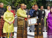 Peringatan Hardiknas Tingkat Provinsi Sulsel Bertabur Penghargaan