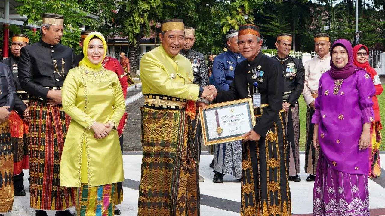 Peringatan Hardiknas Tingkat Provinsi Sulsel Bertabur Penghargaan