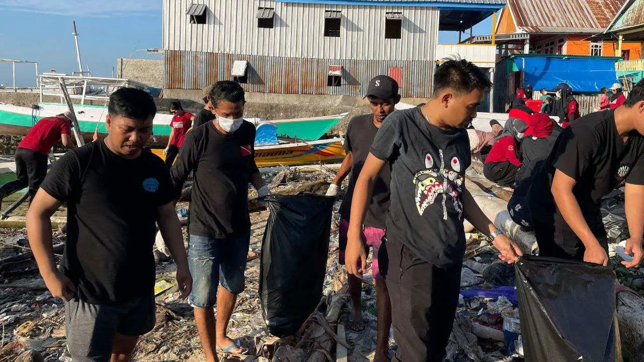 Dispora bersama Duta Pemuda Makassar "Appattasa" Pantai di Pulau Barrang Lompo
