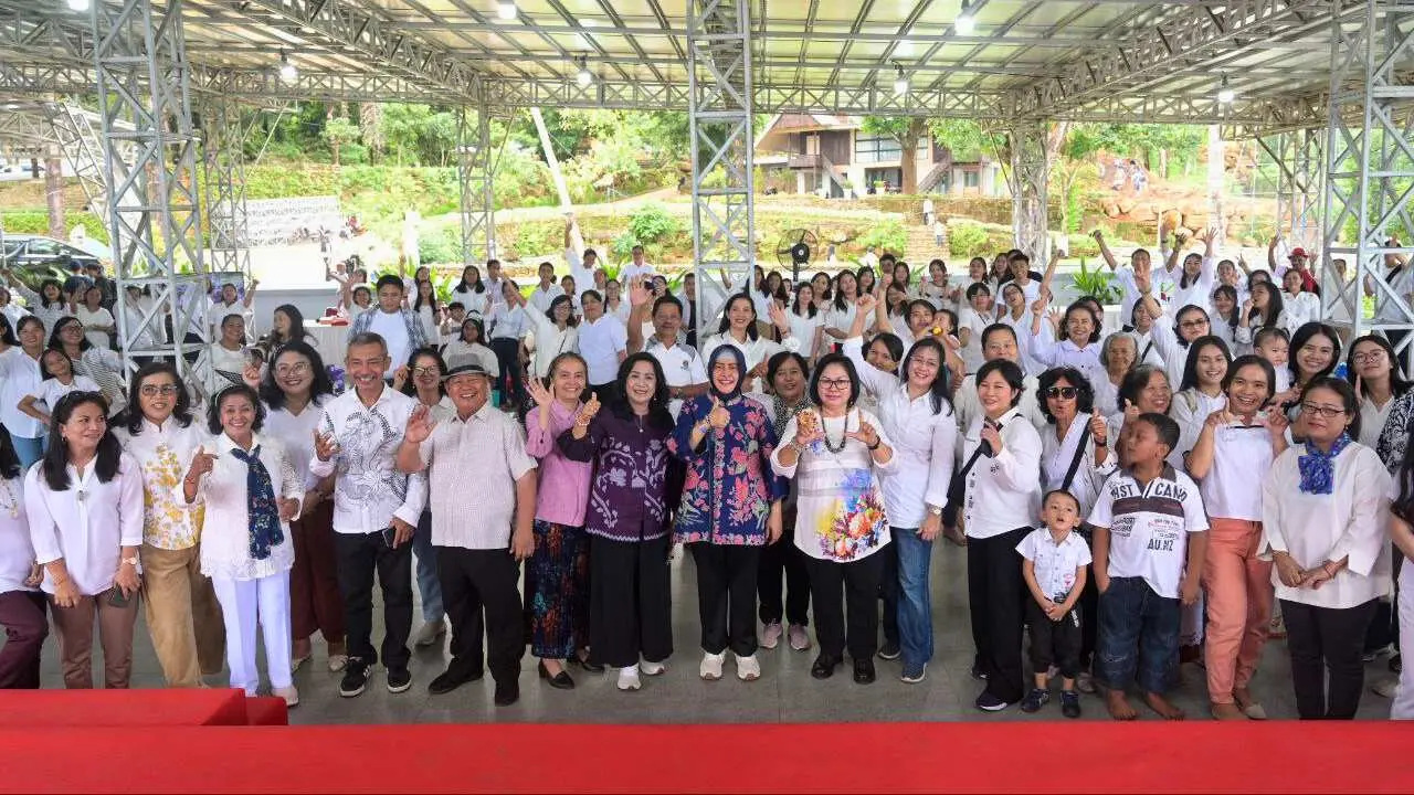 Bersama Kadisnaker Makassar Indira Yusuf Ismail Ajak Umat Kristiani Perkuat Keimanan Umat di Peringatan Kenaikan Yesus Kristus