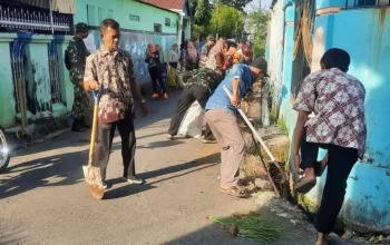 Koramil Makassar Gandeng Pemerintah Kelurahan Barsel dan Srikandi PP Gelar Karya Bakti TNI 5 Koramil Makassar Gandeng Pemerintah Kelurahan Barsel dan Srikandi PP Gelar Karya Bakti TNI