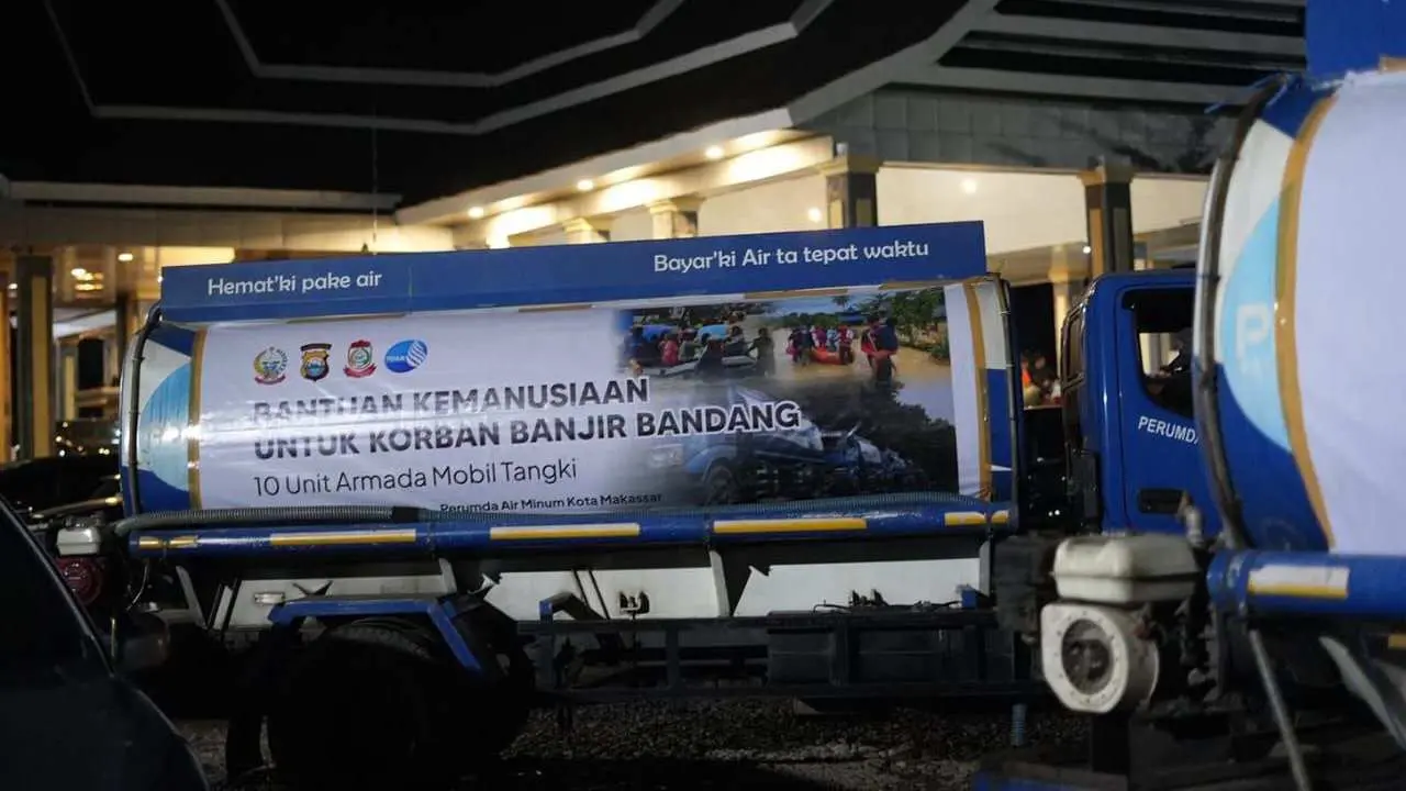 Peduli Kemanusiaan, Beni Iskandar Terjun Langsung ke Lokasi Bencana antarkan 9 Unit Armada Mobil Tangki 3 Peduli Kemanusiaan, Beni Iskandar Terjun Langsung ke Lokasi Bencana antarkan 9 Unit Armada Mobil Tangki