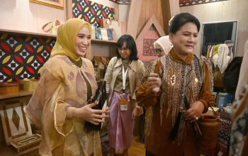 Dekranasda Sulsel Ikuti Pameran Expo UMKM di Solo, Sofha Marwah: Produk Unggulan Terbaik dari Sulsel 5 Dekranasda Sulsel Ikuti Pameran Expo UMKM di Solo, Sofha Marwah: Produk Unggulan Terbaik dari Sulsel