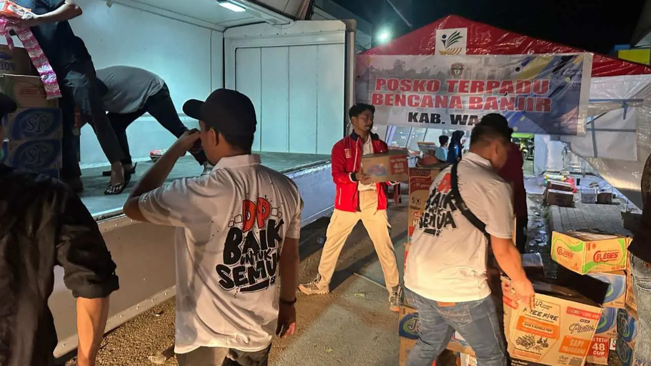 Warga Siwa Berterimakasih kepada Pemkot Makassar & IKA Unhas Atas Bantuan Kemanusiaan 2 Warga Siwa Berterimakasih kepada Pemkot Makassar & IKA Unhas Atas Bantuan Kemanusiaan