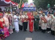 Pj Ketua TP PKK Sulsel Semangati Dekranasda Makassar Ikuti Parade Budaya HUT Dekranas Ke-44