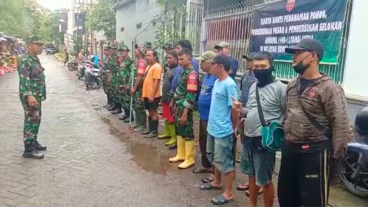 Koramil Tamalanrea Bersihkan Pasar BTP