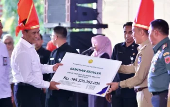 Kementan Serahkan 300 Beasiswa Pengembangan SDM Sawit untuk Lulusan SMA di Sulsel 6 Kementan Serahkan 300 Beasiswa Pengembangan SDM Sawit untuk Lulusan SMA di Sulsel
