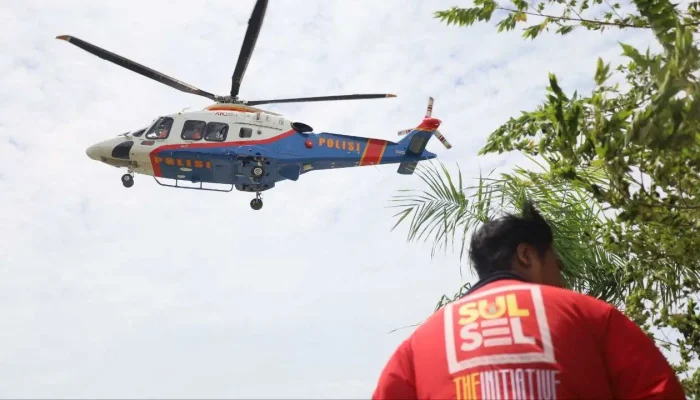 Dokter Udin Pimpin Distribusi Sembako Pemkot Makassar kepada Warga Terisolir di Luwu