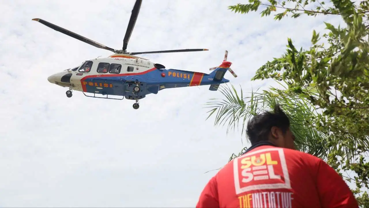 Dokter Udin Pimpin Distribusi Sembako Pemkot Makassar kepada Warga Terisolir di Luwu