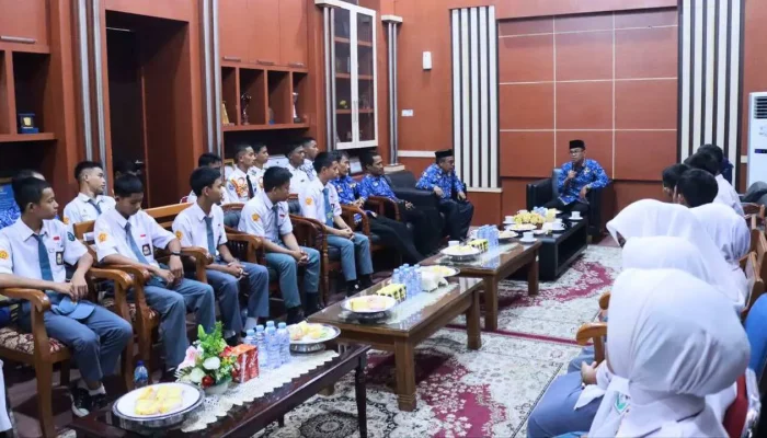 Pj Bupati Takalar Melepas Pelajar Peserta Pelatihan Magang ke Jepang