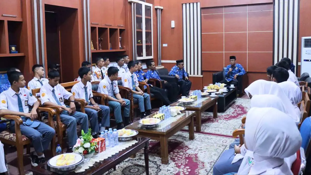 Pj Bupati Takalar Melepas Pelajar Peserta Pelatihan Magang ke Jepang