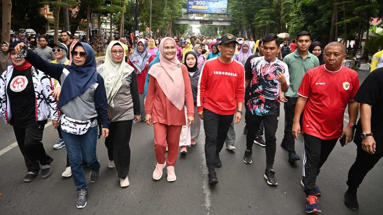 Pj Ketua TP PKK Sulsel Senam Bareng Warga di CFD Sudirman