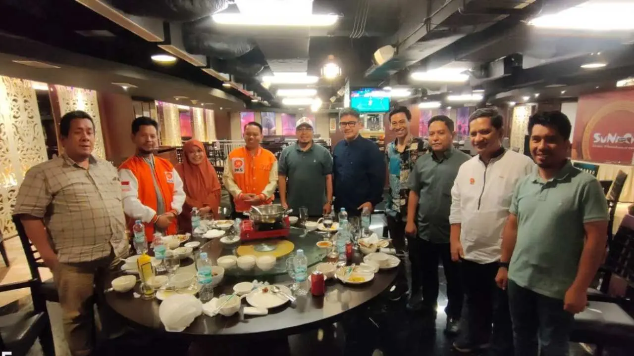 Adi Rasyid Ali Jalin Komunikasi dengan PKS 2 Adi Rasyid Ali Jalin Komunikasi dengan PKS