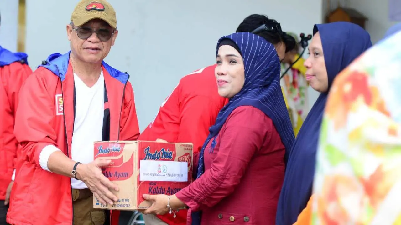 Peduli Kemanusiaan, Beni Iskandar Terjun Langsung ke Lokasi Bencana antarkan 9 Unit Armada Mobil Tangki 2 Peduli Kemanusiaan, Beni Iskandar Terjun Langsung ke Lokasi Bencana antarkan 9 Unit Armada Mobil Tangki